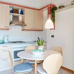 Apple Flat - Regarda Travel