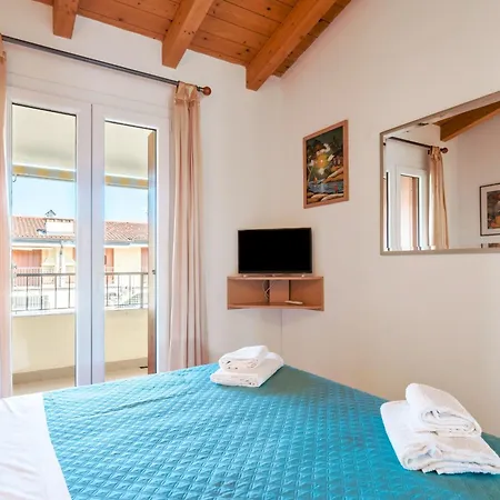 Apple Flat - Regarda Travel Apartament *