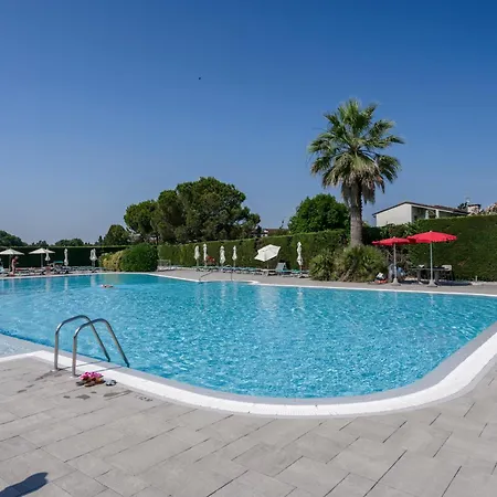 Apple Flat - Regarda Travel