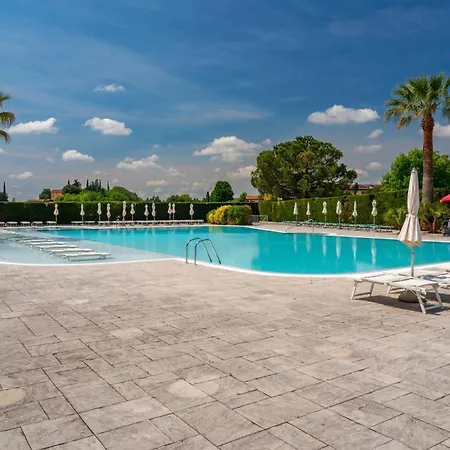 Apple Flat - Regarda Travel